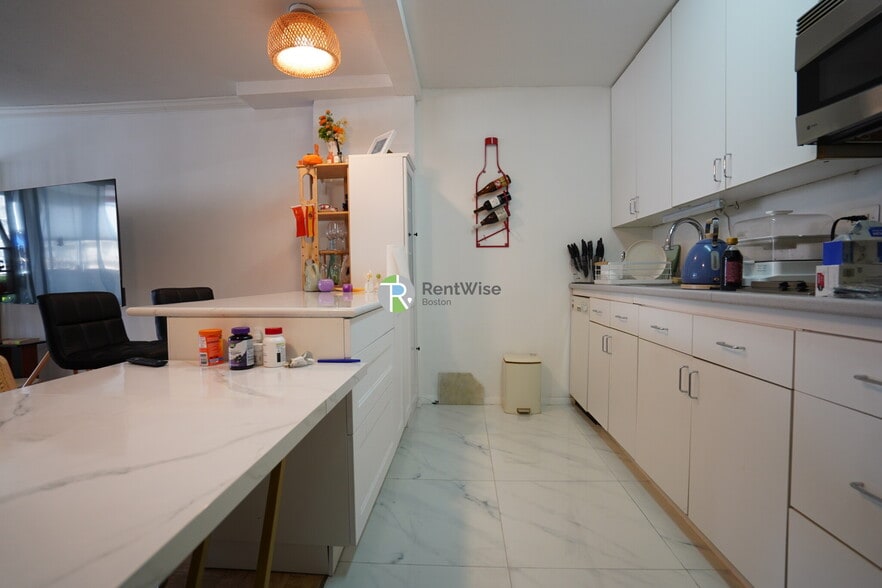 Building Photo - 6 Whittier Pl