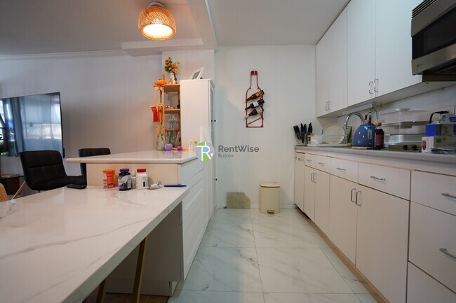 Building Photo - 6 Whittier Pl