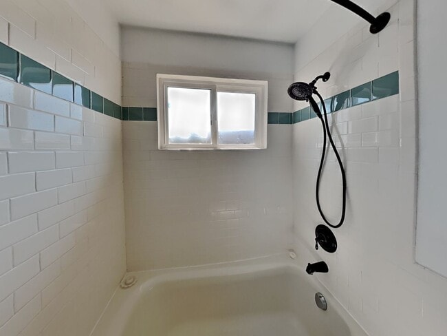 Building Photo - Fantastic 4/2 Home in El Sobrante