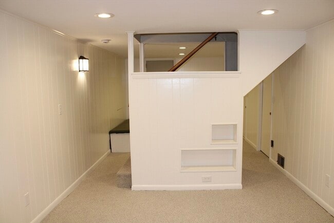 Building Photo - 61 Alton St