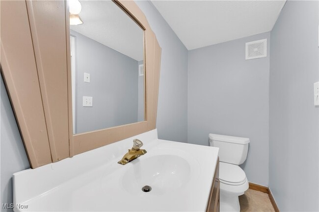 Building Photo - 239 E 214th St