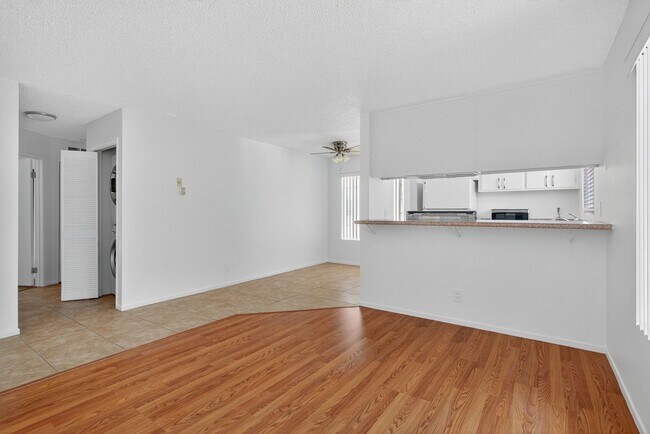 Interior Photo - 1066 Coronado Avenue