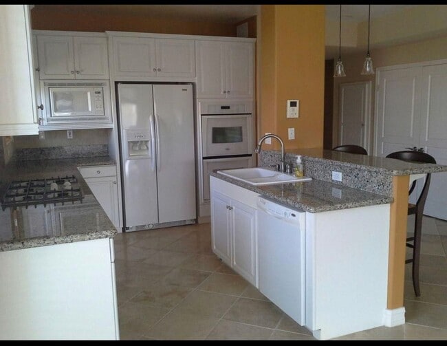Building Photo - Seabridge Oxnard - 3 bedroom, 2 bath condo...