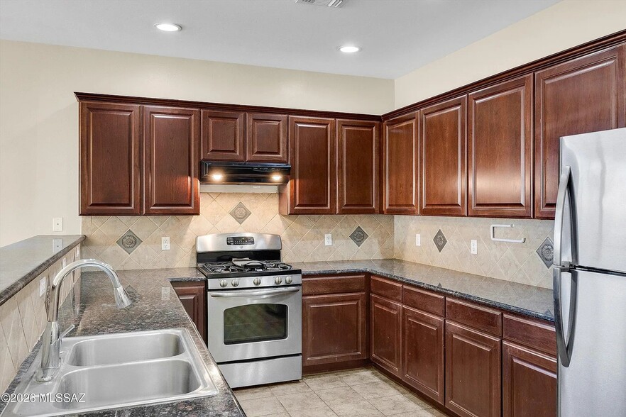 Building Photo - 2221 E Stone Stable Dr