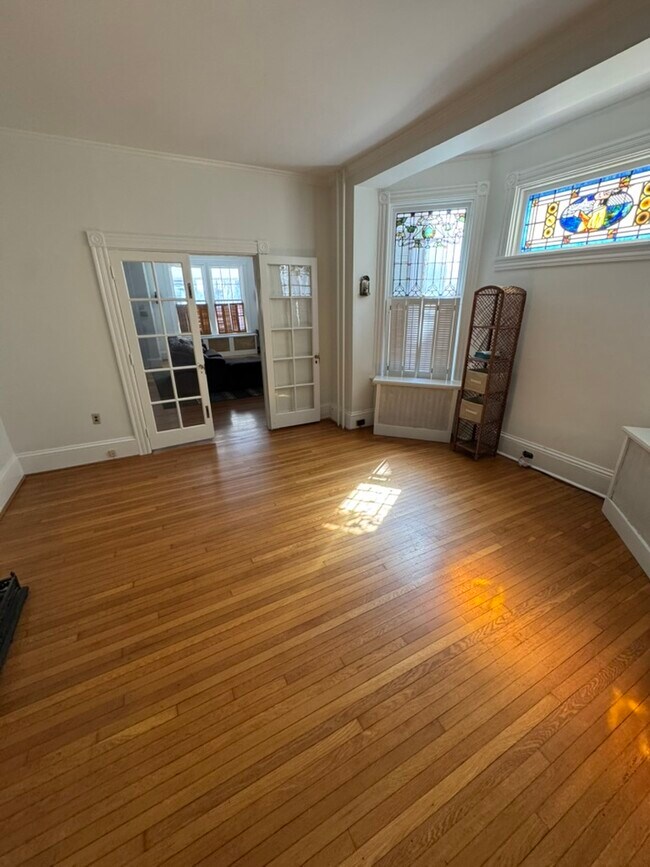 Building Photo - 126 College Ave