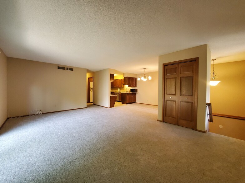 Building Photo - 2517 Cedar Hills Dr