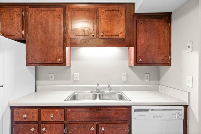 Building Photo - Northeast Dr -3884