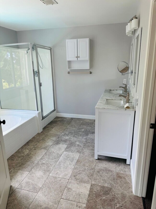 Building Photo - 5 bedroom Pool Home for rent in Murrieta