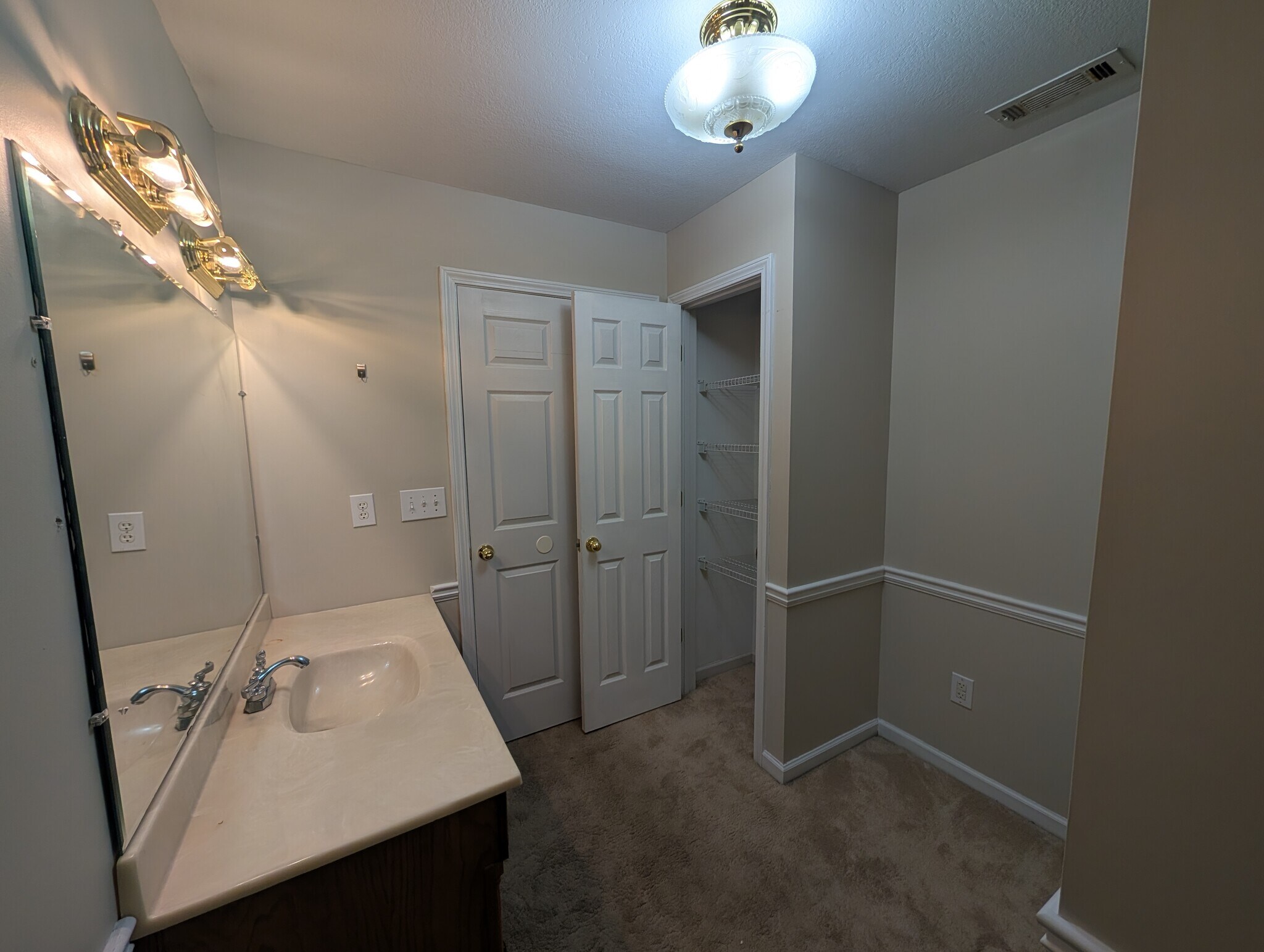 Bathroom Closet - 7218 Timber Trl