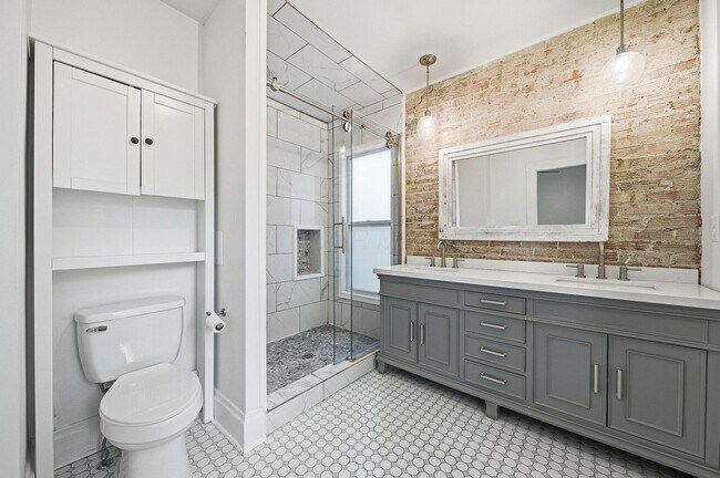 Building Photo - 433 St Clair Ave