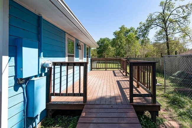 Building Photo - 314 Normagene St