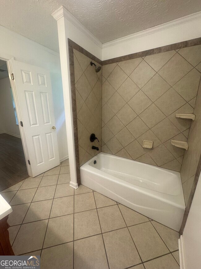Building Photo - 105 Fox Trail Pl