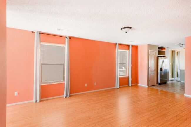 Building Photo - Three Bedroom, 2 Bathroom in newer Subdivision