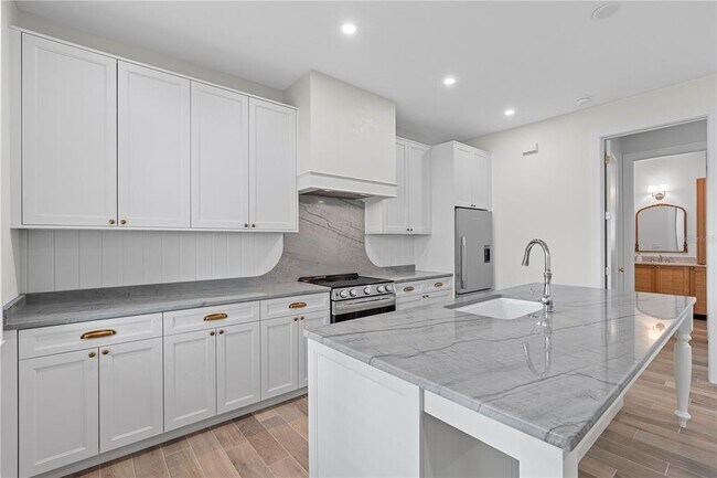 Building Photo - 1623 31st Ave N