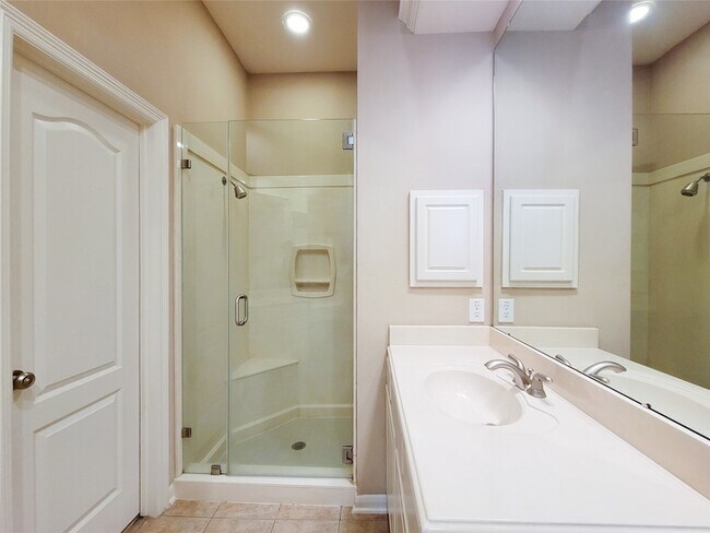 Building Photo - 206 Whispering Ridge Terrace