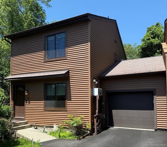 Primary Photo - 6 Hilltop Cir