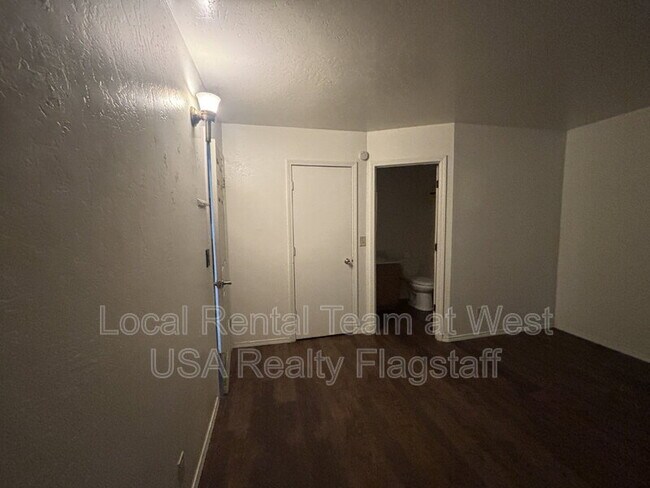 Building Photo - 625 S Fountaine St