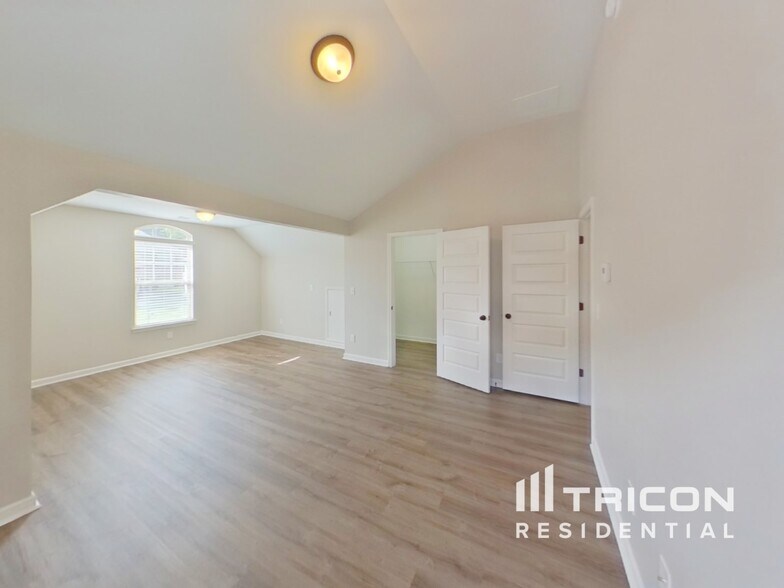 Building Photo - 1206 Trophy Clb Ave