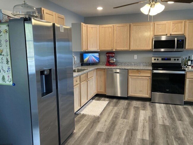 Building Photo - 802 Puzzle Pl