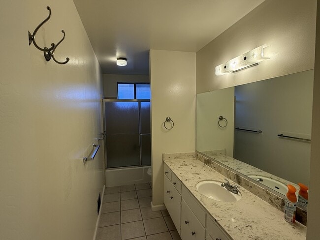 Building Photo - 583 Tahoe Terrace