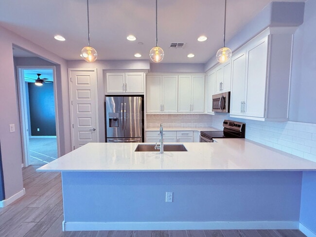 Building Photo - 4100 S Pinelake Way