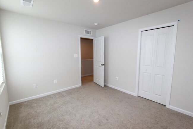 Building Photo - 4 Bed, 2.5 Single Family Home in Bunker Hi...