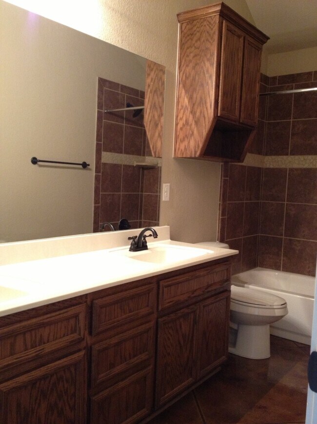 Building Photo - 617 Paseo del Plata Dr