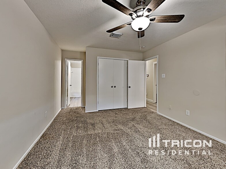 Building Photo - 1824 Old Creek Dr