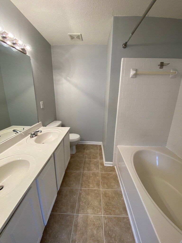 Building Photo - 4645 Valais Ct