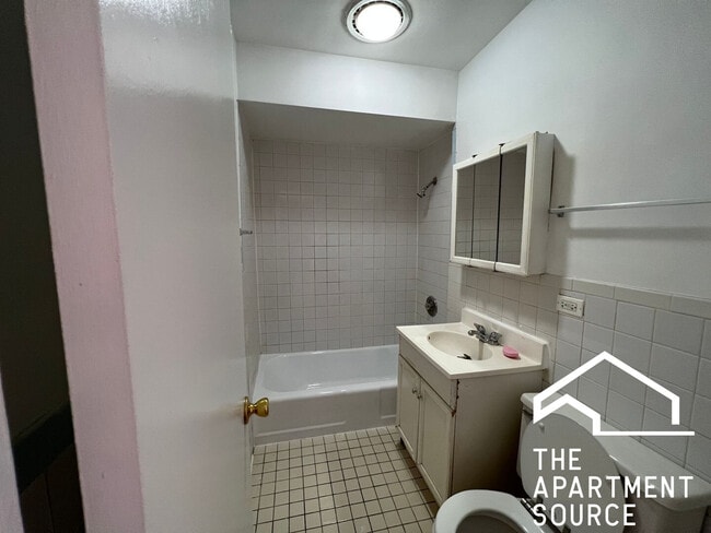 Building Photo - 1408 W Juneway Terrace