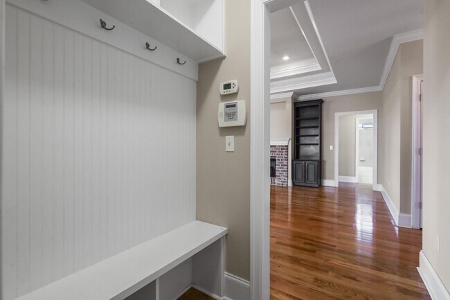 Building Photo - 2561 Lantana Ln