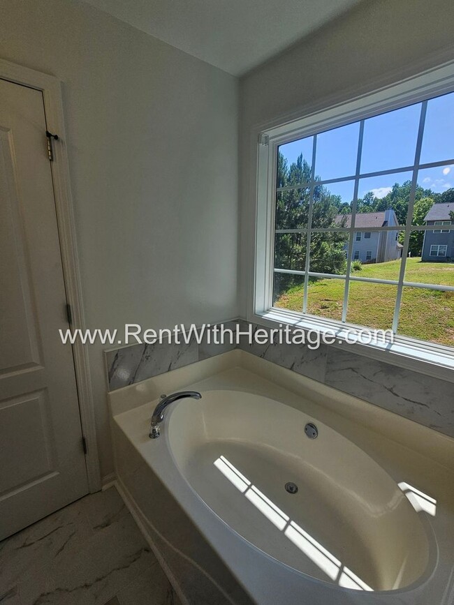 Building Photo - Awesome 3 bd/ 2ba With Everything Brand Ne...