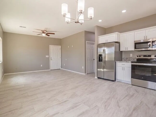 Building Photo - 1349 W Hualpai Rd