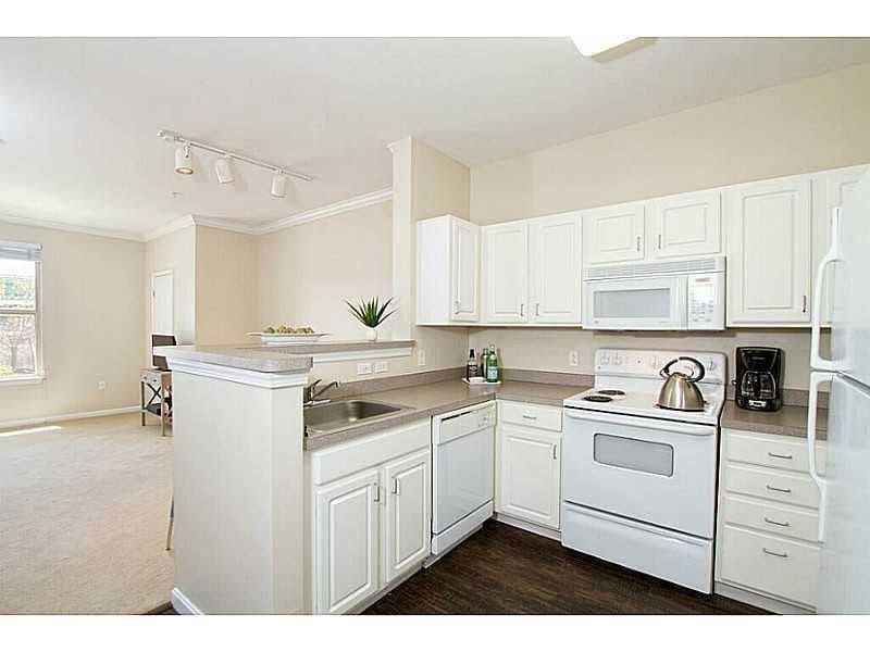 Building Photo - 1000 Providence Pl