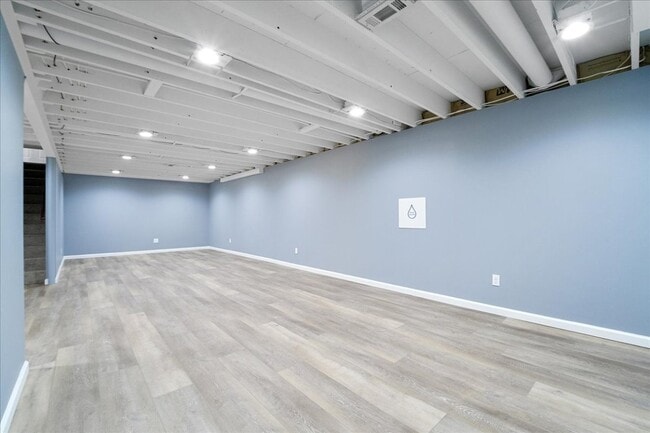 Building Photo - 113 Roland Ave