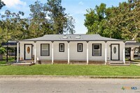 Building Photo - 214 Dallas St