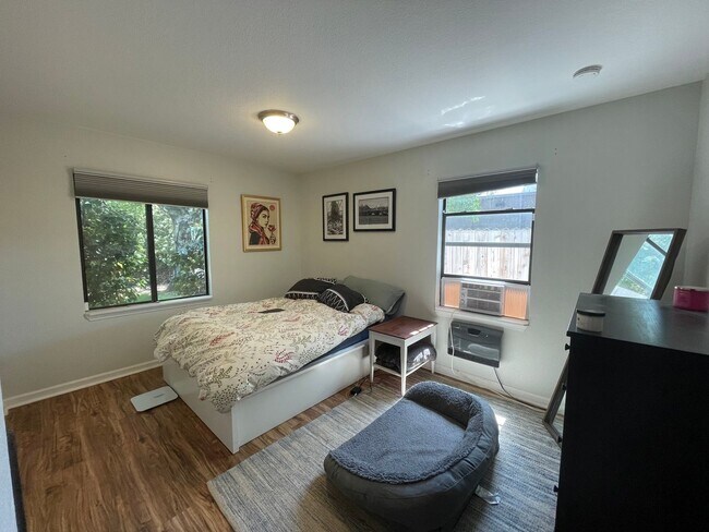 Building Photo - Charming S. Tabor 2 Bed + Bonus Room, 2 Ba...