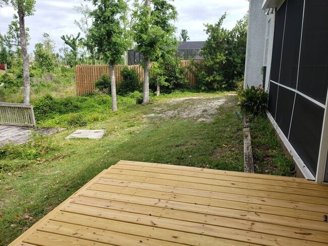 Building Photo - Beautiful, Custom-Built Home in Established & Coveted MOWAT HIGHLANDS!