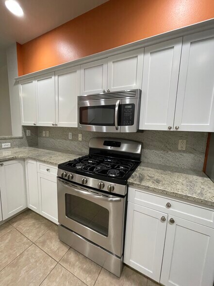 Building Photo - 9205 122nd Ct NE