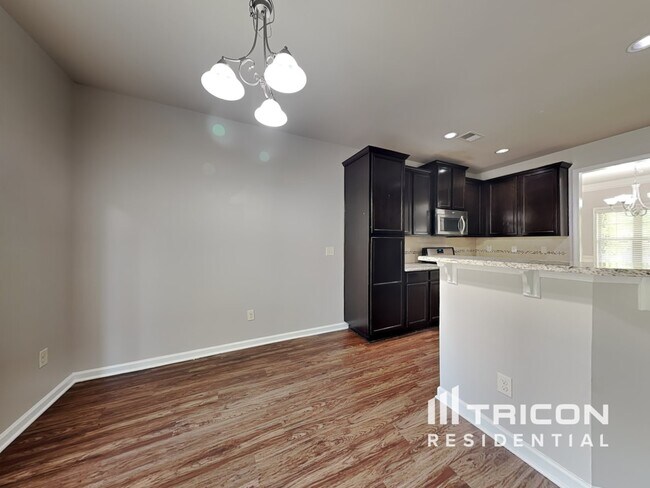 Building Photo - 5030 Glencliff Dr