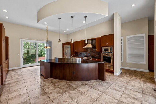 Building Photo - 11 Sommerset Cir