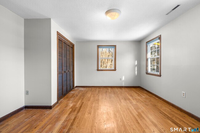 Building Photo - 52 Laura Rd