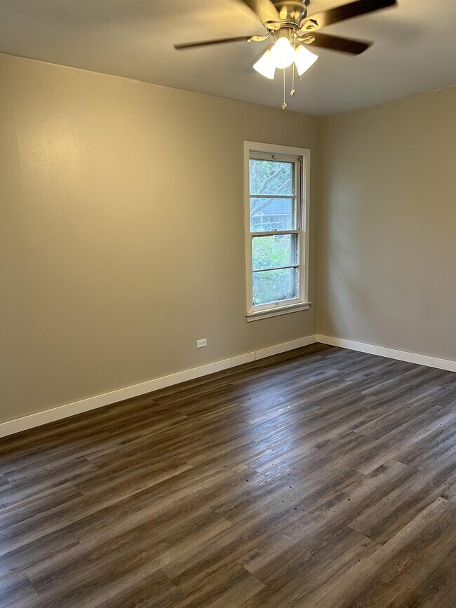 Building Photo - 1805 N McGuire Ave