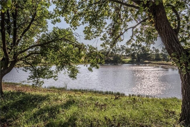 Building Photo - 3516 Lakeside Dr