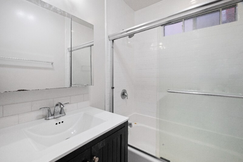 Building Photo - 2001 Beachwood Dr