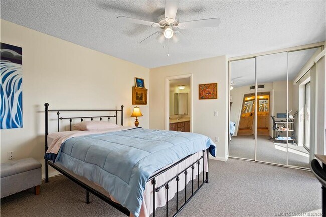 Building Photo - 2992 SW Sunset Trace Cir