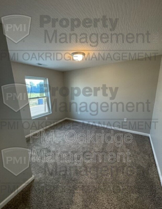 Building Photo - 223 Bruns Dr