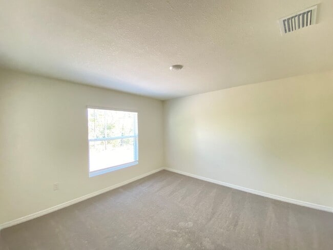 Building Photo - NOT AVAILABLE TO SHOW UNTIL MID APRIL Desirable Lake Diamond Subdivision 4/2/2 **Won't Last*