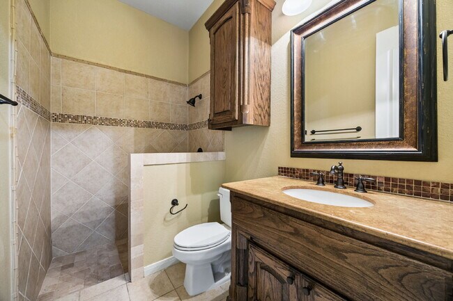 Building Photo - 2101 Miracle Point Dr
