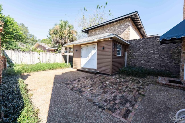 Building Photo - 802 Bayshore Dr